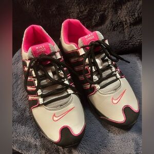 Nike Shox Black White and Pink Women's 8.5 Brand New